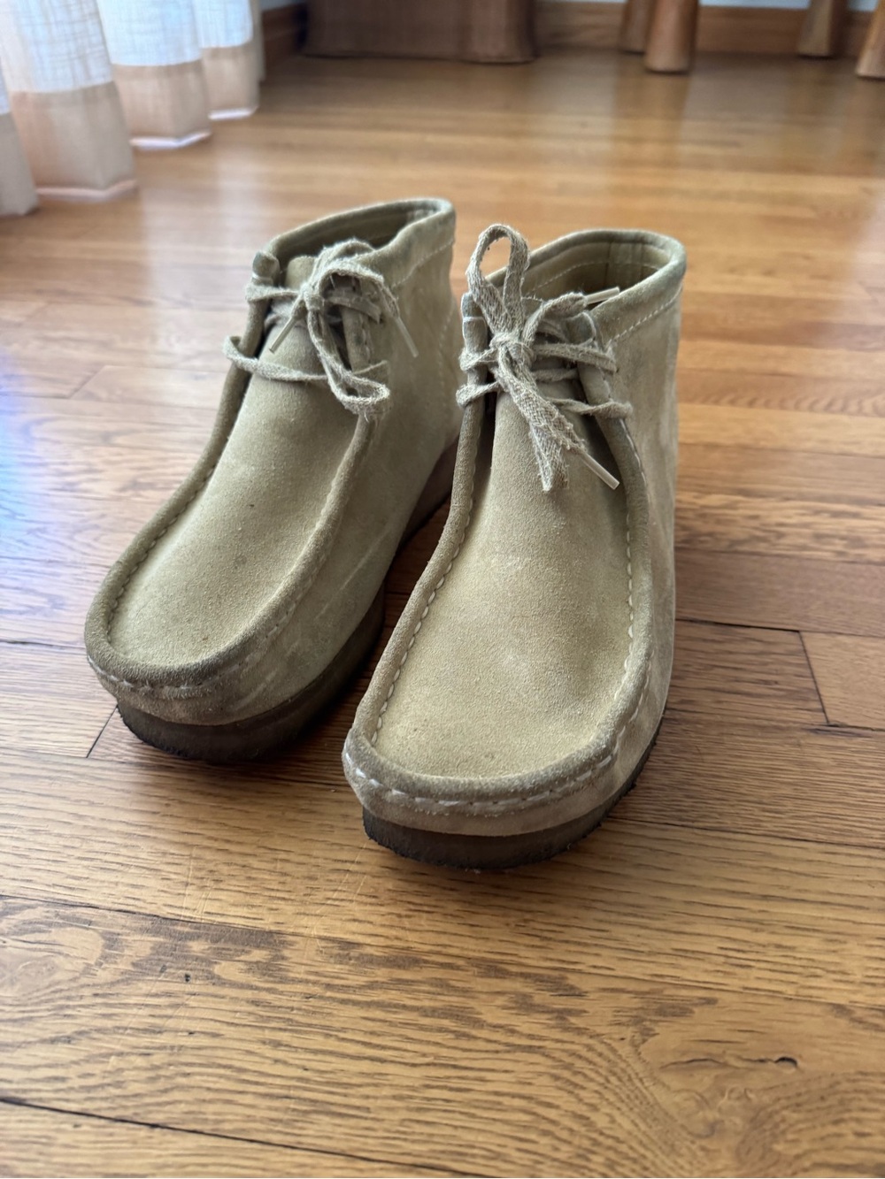 Clarks Originals Wallabee Chukka Boots in Light Tan Suede